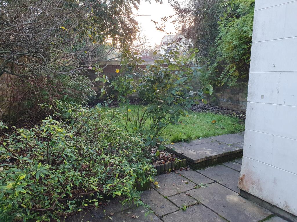 Composite Decking with Trellis-1