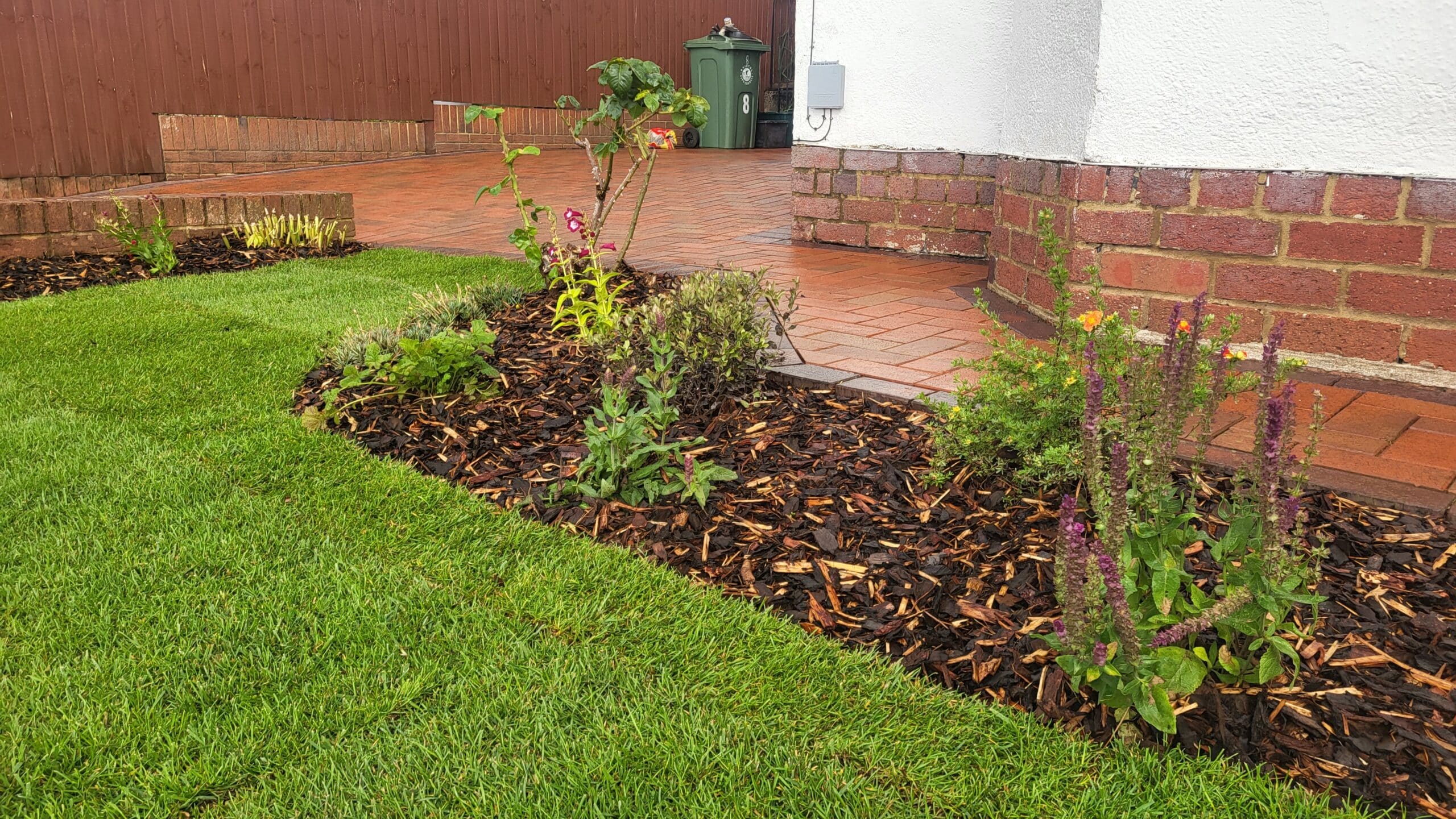 parry's close front garden 8